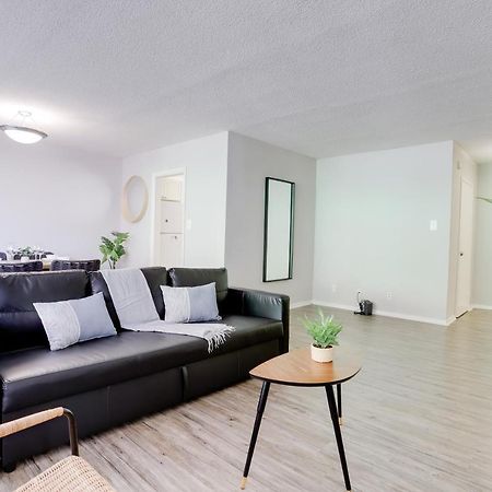 Modern Apartment At Crystal City Arlington Exterior photo