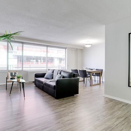 Modern Apartment At Crystal City Arlington Exterior photo