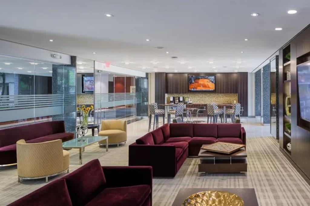 Modern Apartment At Crystal City Arlington Exterior photo