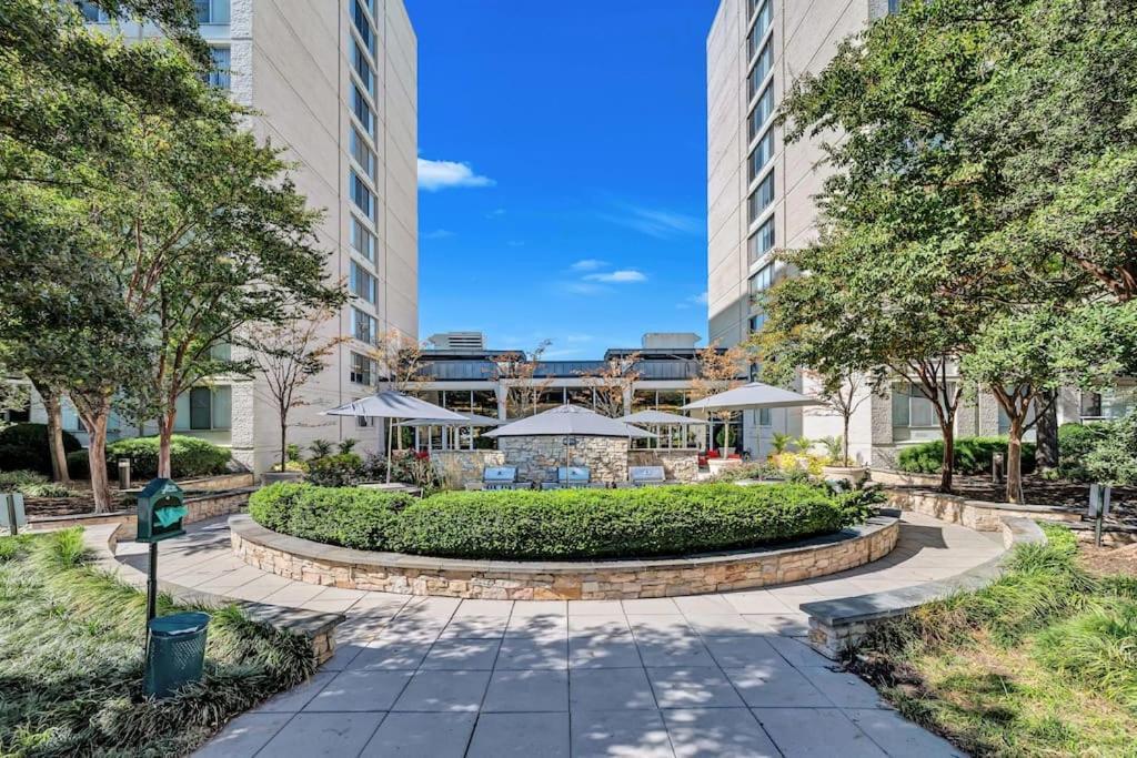 Modern Apartment At Crystal City Arlington Exterior photo
