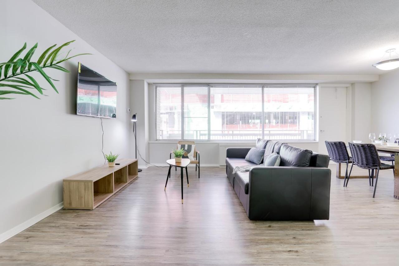 Modern Apartment At Crystal City Arlington Exterior photo