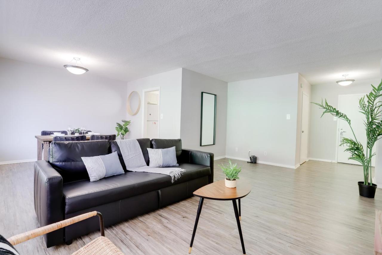 Modern Apartment At Crystal City Arlington Exterior photo