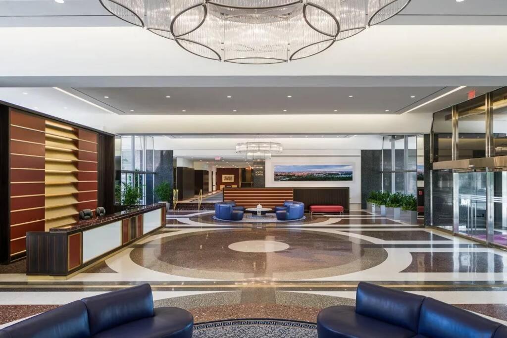 Modern Apartment At Crystal City Arlington Exterior photo