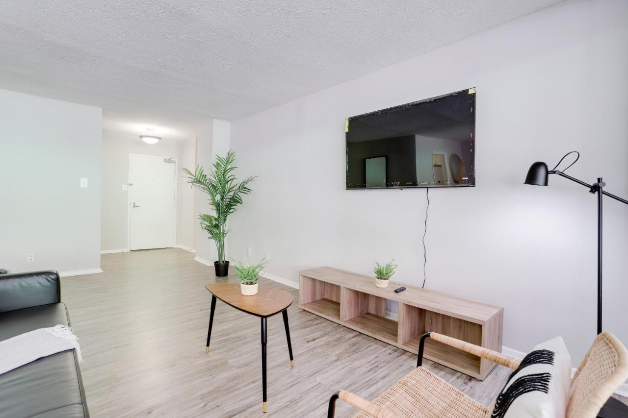 Modern Apartment At Crystal City Arlington Exterior photo